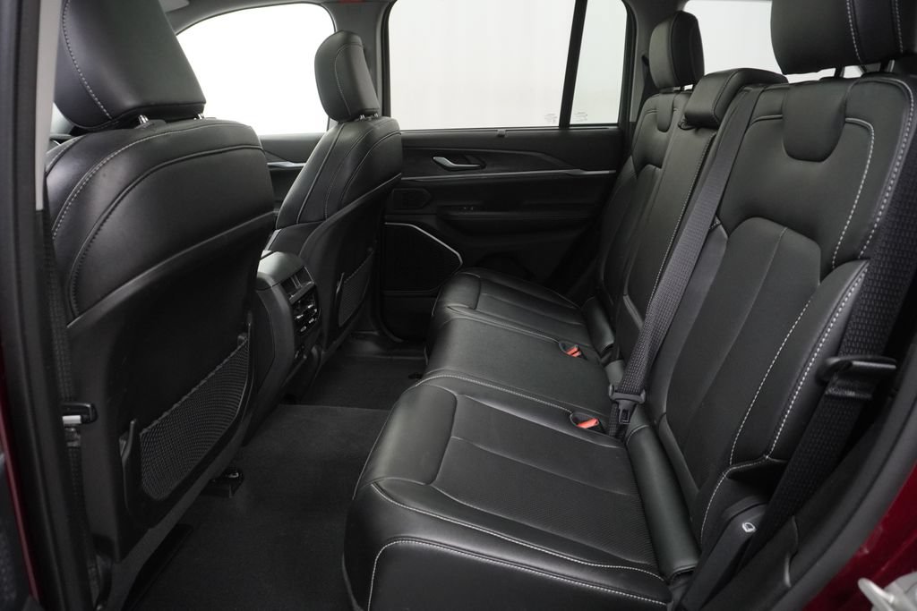 Used 2024 Jeep Grand Cherokee Limited w/ Luxury Tech Group II AWD/4WD image 18