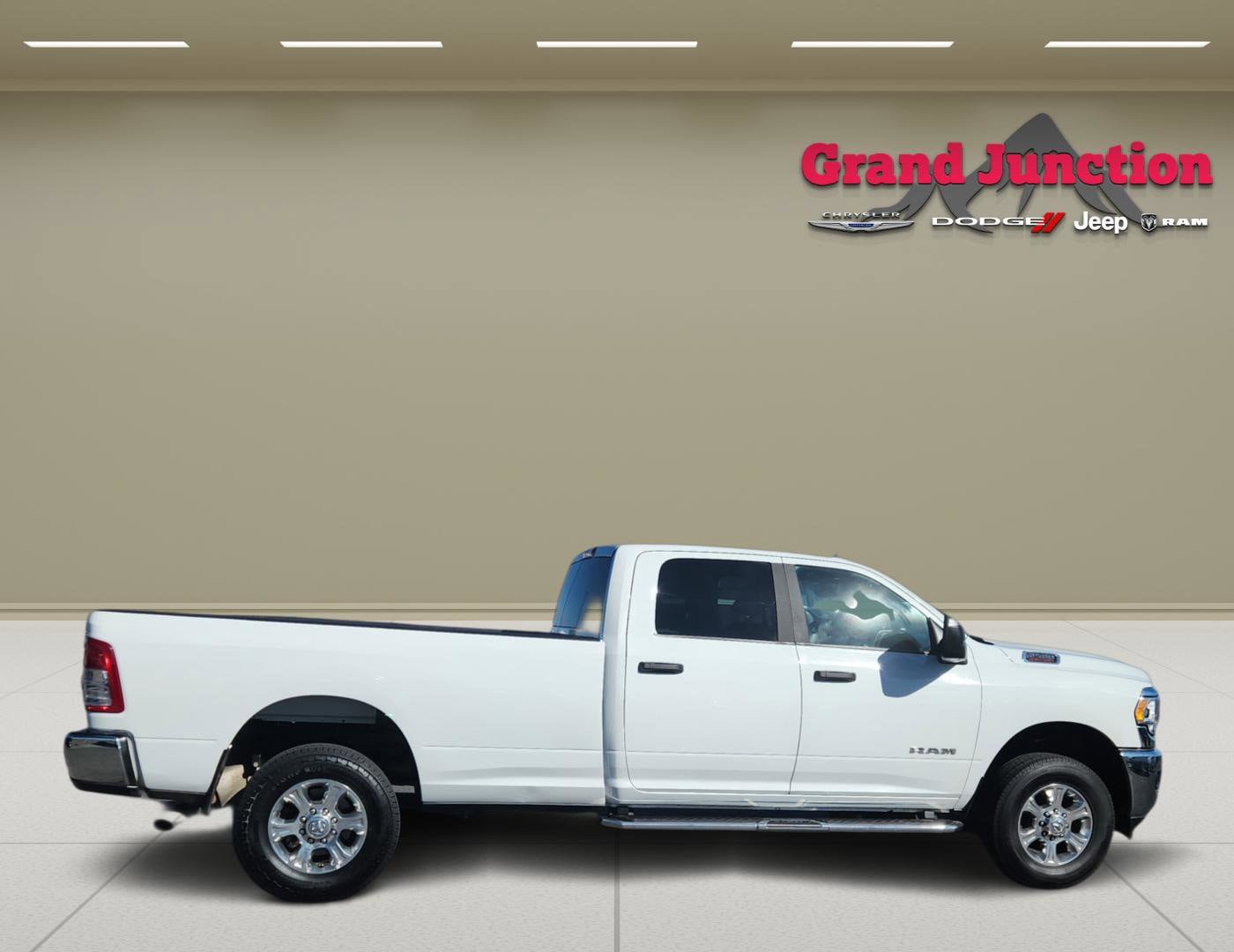 Used 2024 RAM 2500 Big Horn AWD/4WD image 3