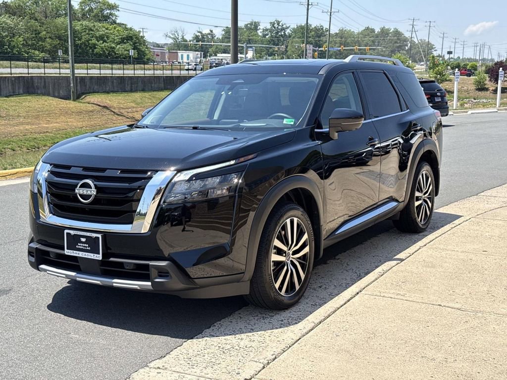 Used 2025 Nissan Pathfinder Platinum AWD/4WD image 21