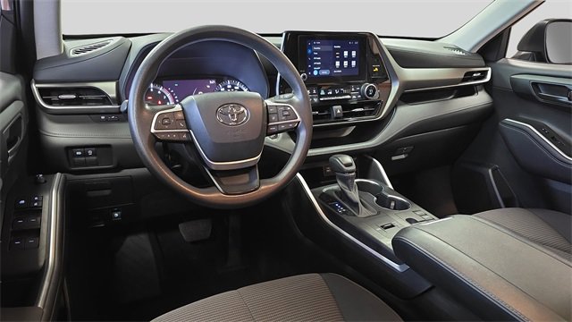 Used 2023 Toyota Highlander L image 17
