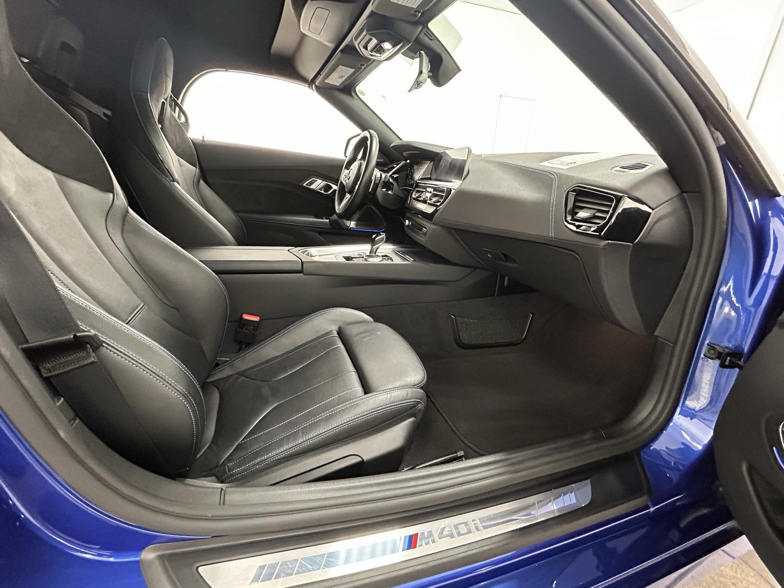 Used 2023 BMW Z4 M40i w/ Premium Package image 37