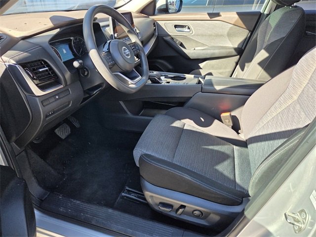 Used 2021 Nissan Rogue SV image 4