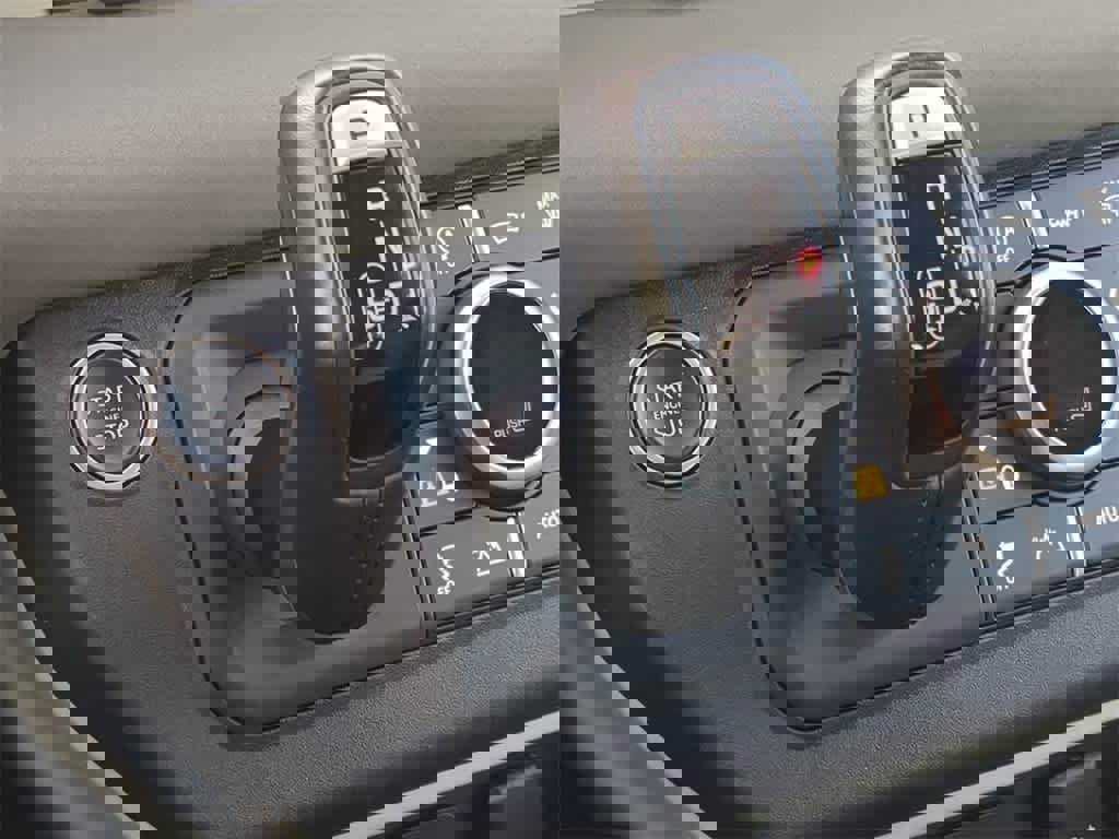 Used 2022 Land Rover Defender 110 SE image 31