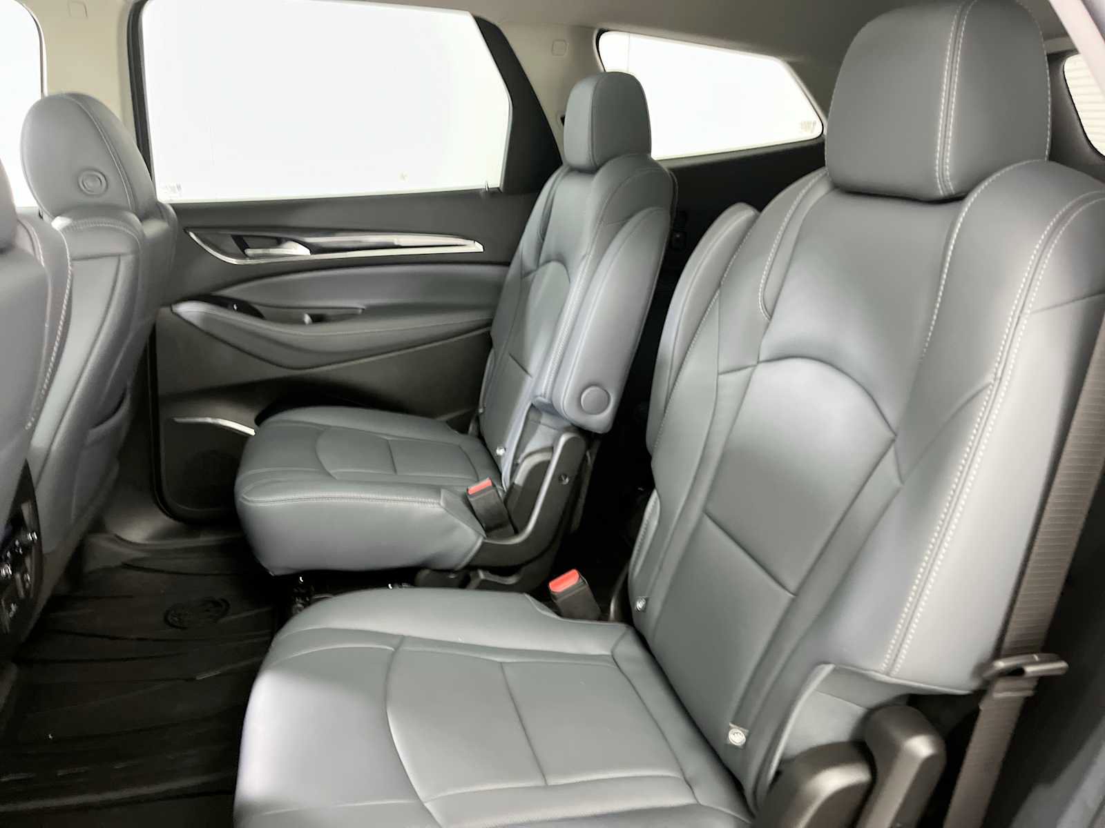 Used 2020 Buick Enclave Premium w/ Sun and Sites Package image 31