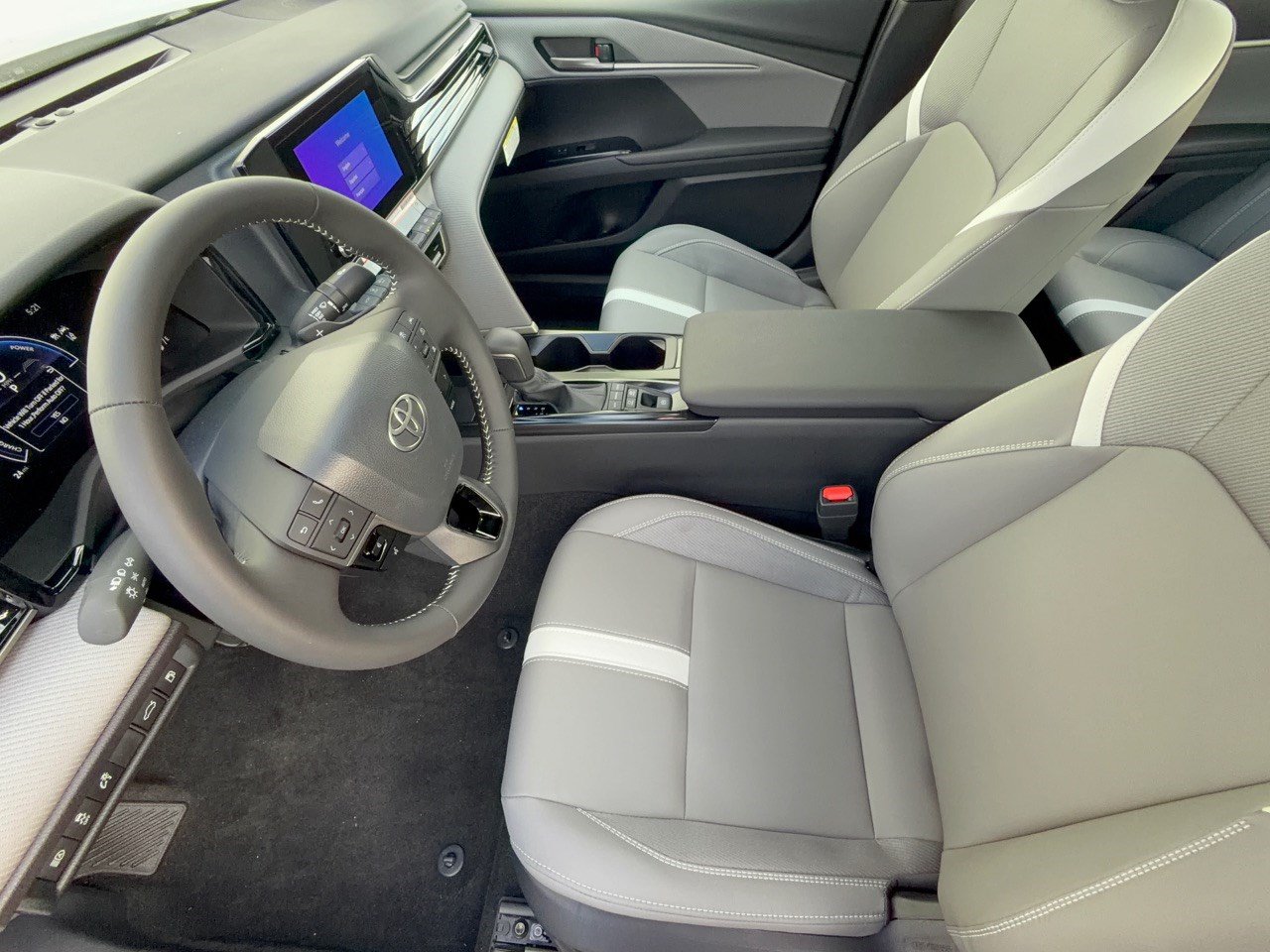 Used 2026 Toyota Camry SE FWD image 5