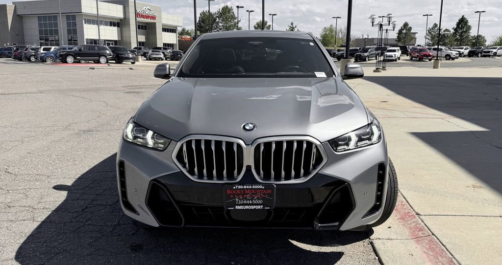 Used 2025 BMW X6 xDrive40i w/ Climate Comfort Package AWD/4WD image 3