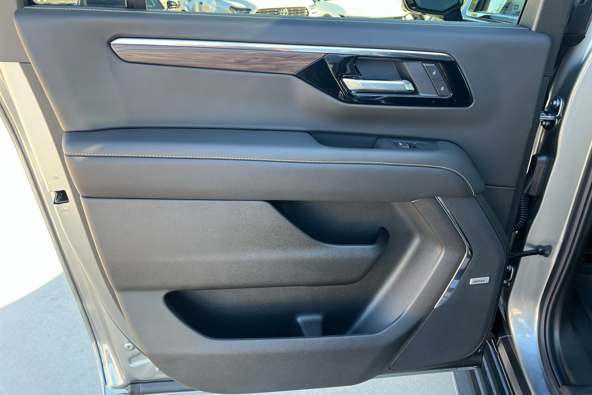 New 2026 Chevrolet Suburban Premier image 21