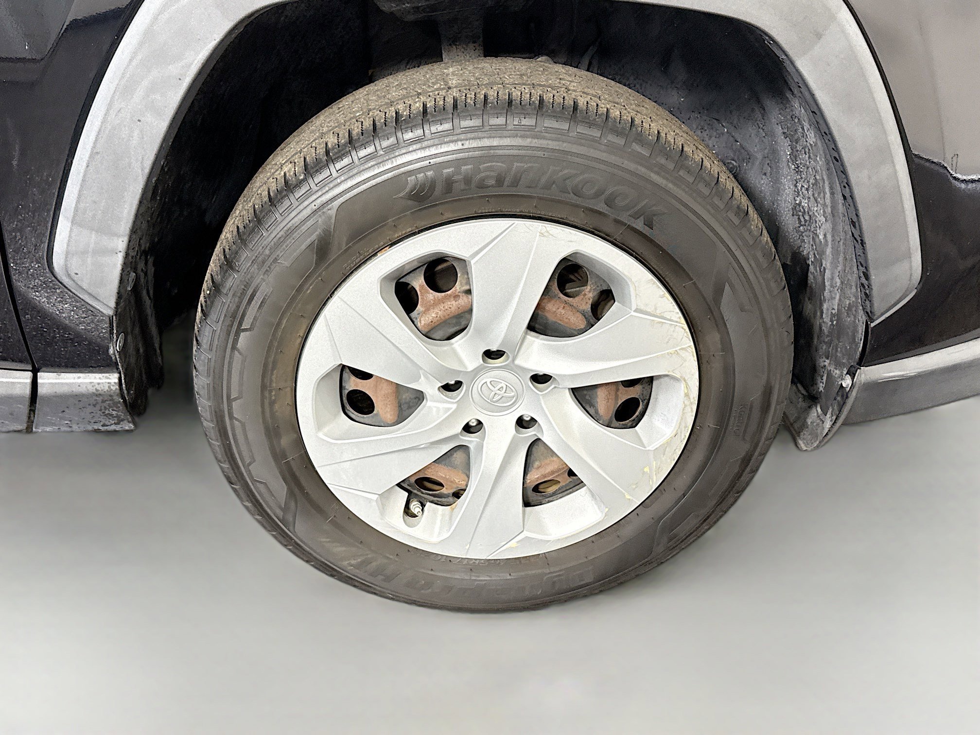 Used 2020 Toyota RAV4 LE image 31