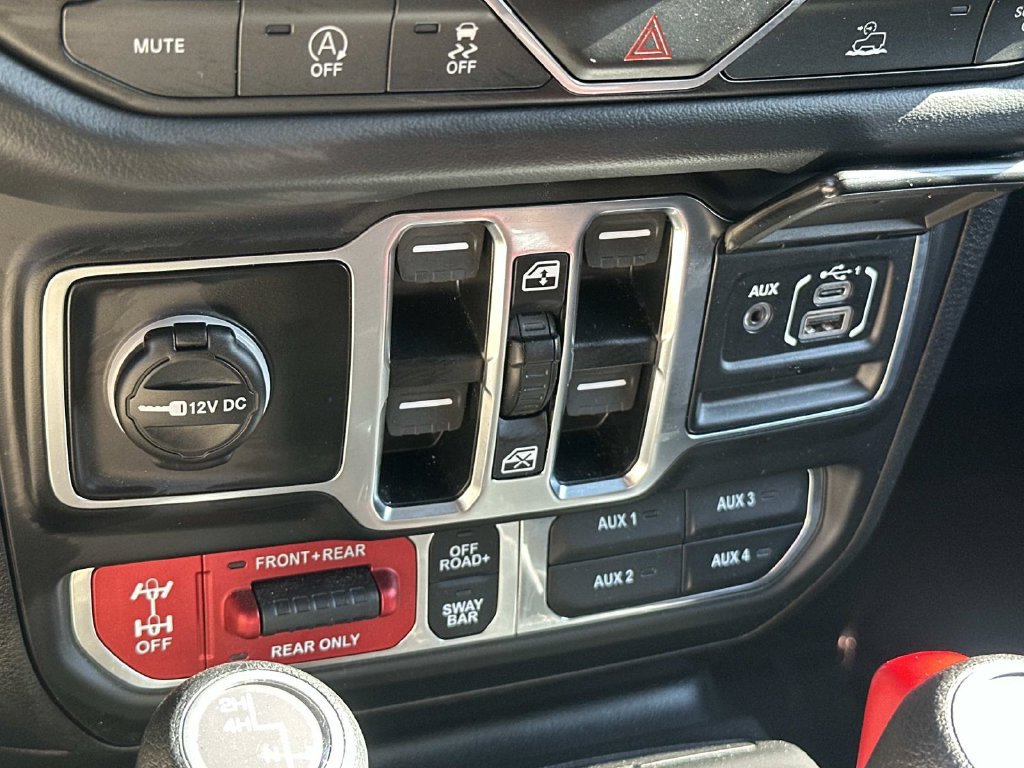 Used 2025 Jeep Wrangler Unlimited Rubicon w/ Convenience Group AWD/4WD image 17
