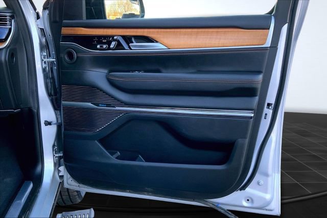 Used 2024 Jeep Grand Wagoneer L Series III image 27