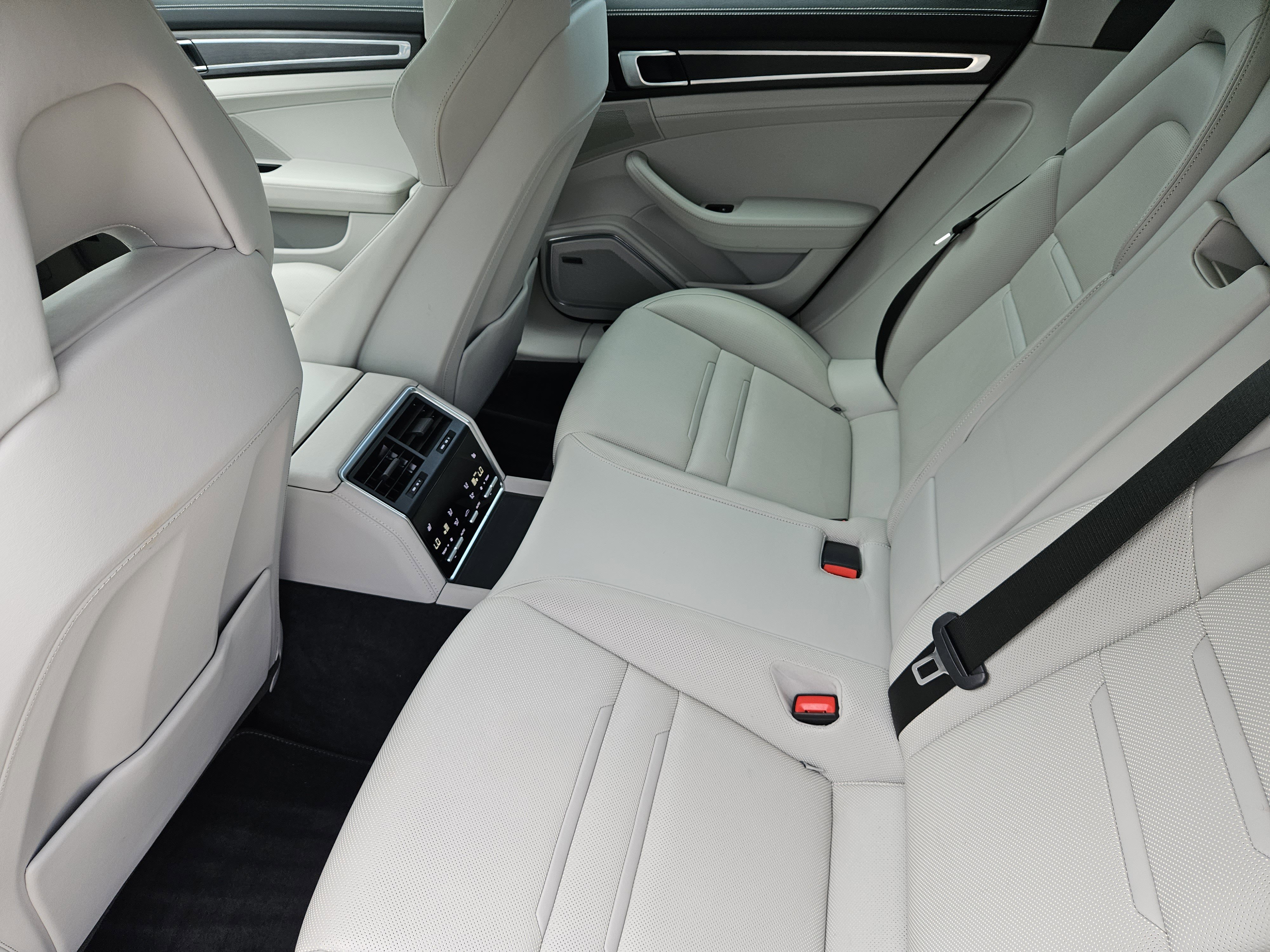 Certified 2023 Porsche Panamera 4 Platinum Edition AWD/4WD image 28
