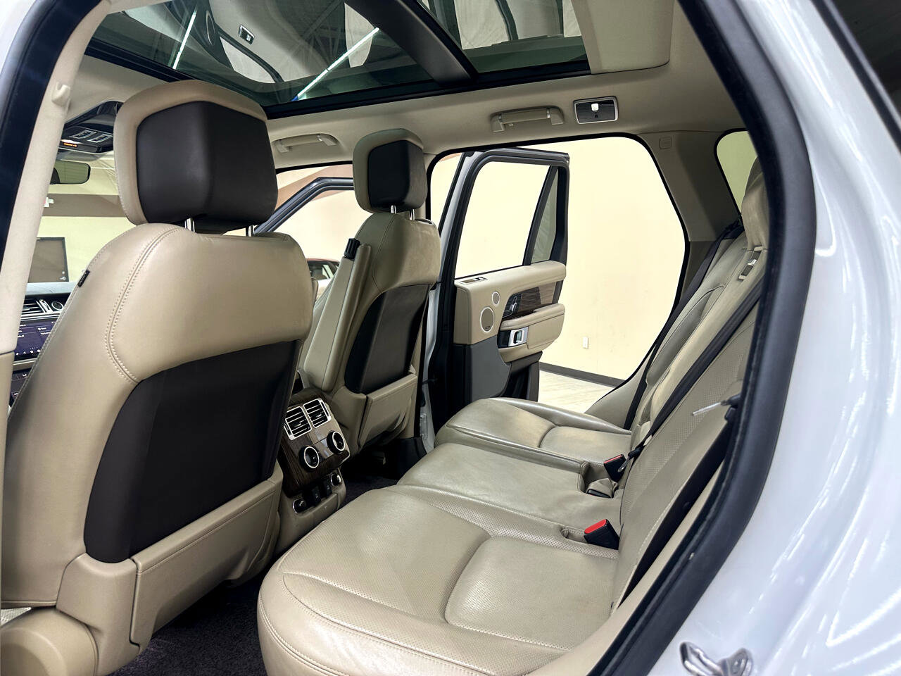 Used 2018 Land Rover Range Rover Supercharged image 37