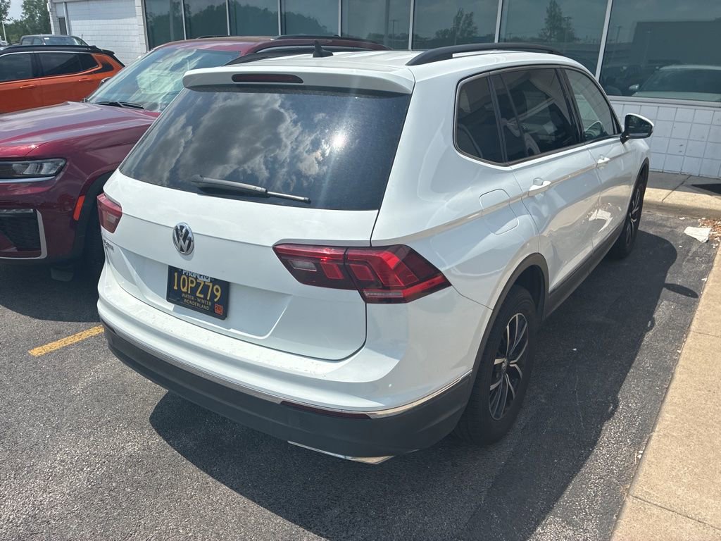 Used 2021 Volkswagen Tiguan SE w/ Panoramic Sunroof Package FWD image 3