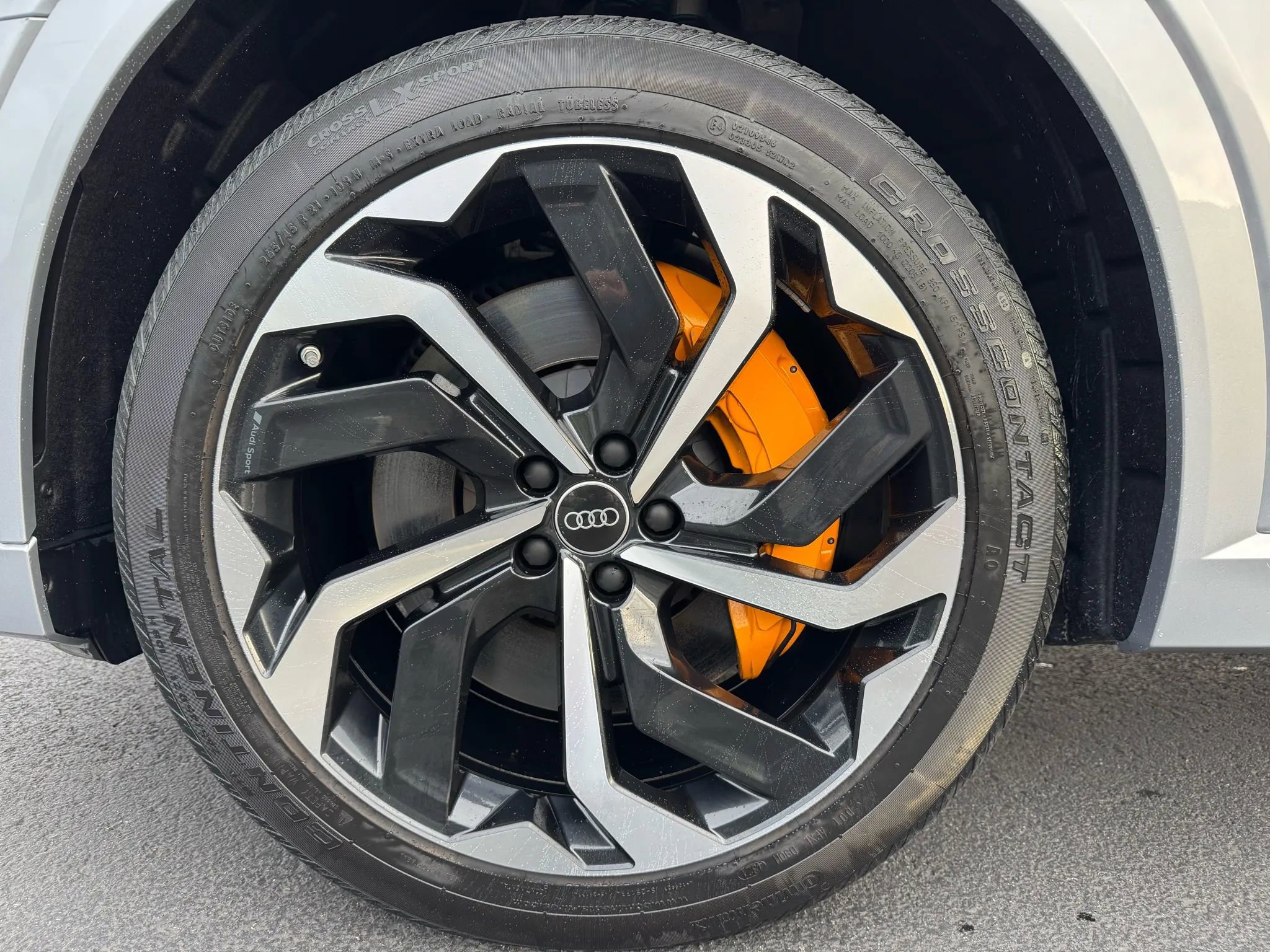 Used 2022 Audi e-tron Premium Plus w/ Premium Plus Package image 21