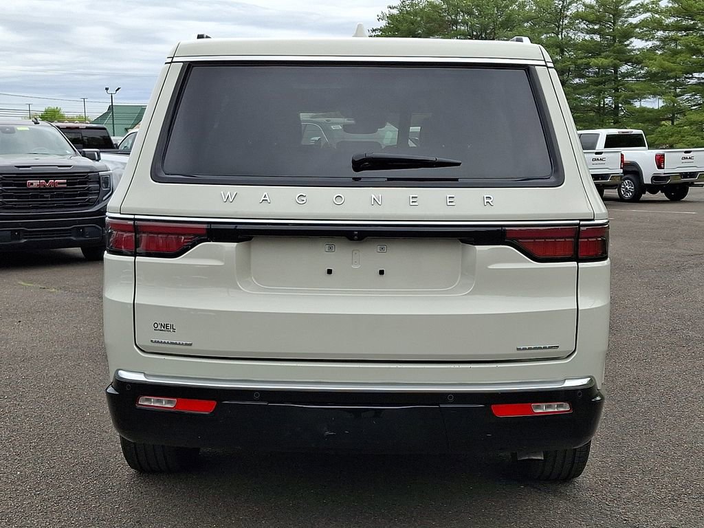 Used 2022 Jeep Wagoneer Series III w/ Premium Group I AWD/4WD image 5