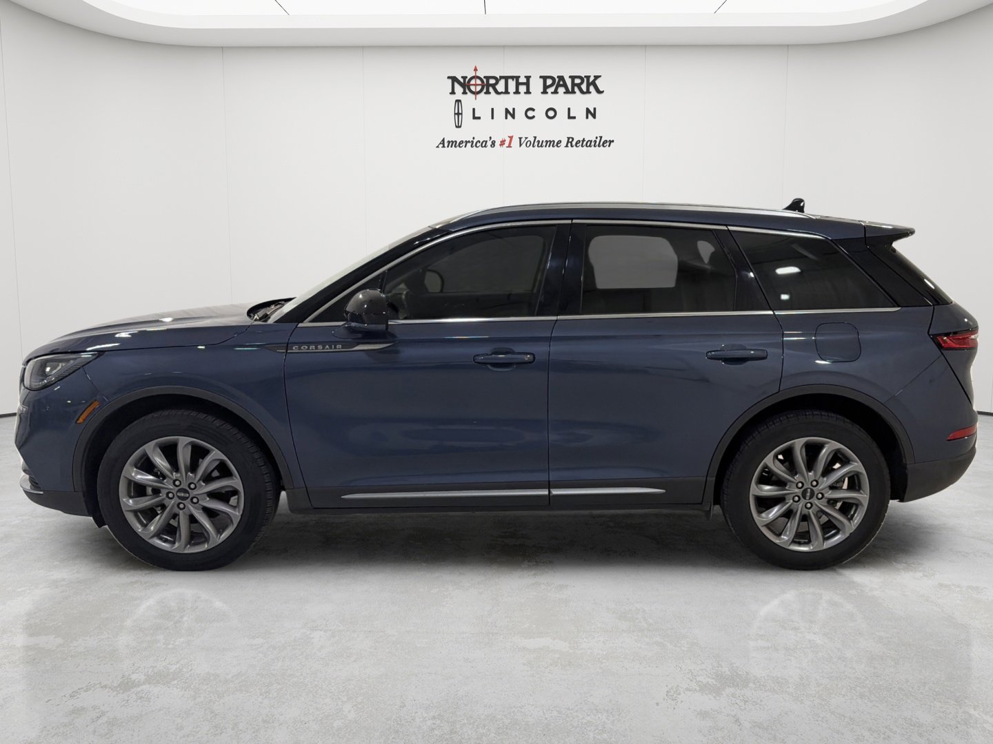 Used 2022 Lincoln Corsair FWD w/ Premium Package image 2
