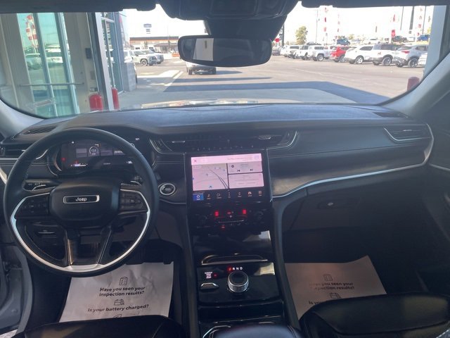 Used 2023 Jeep Grand Cherokee Limited image 16