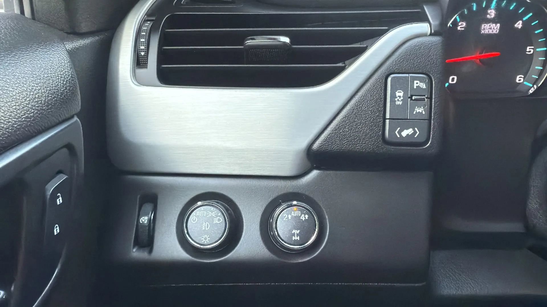 Used 2017 GMC Yukon XL SLT image 14