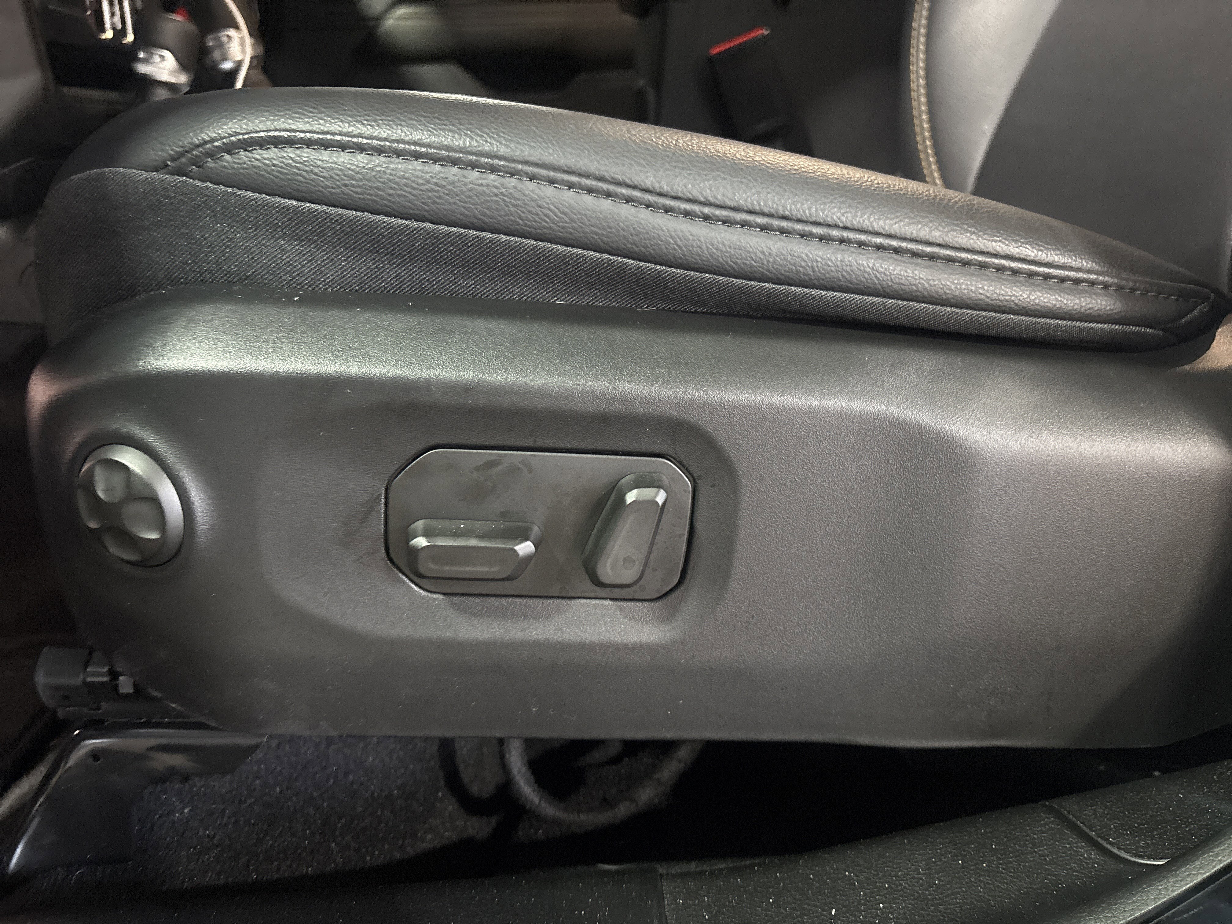 Certified 2025 Jeep Wrangler Sahara image 37