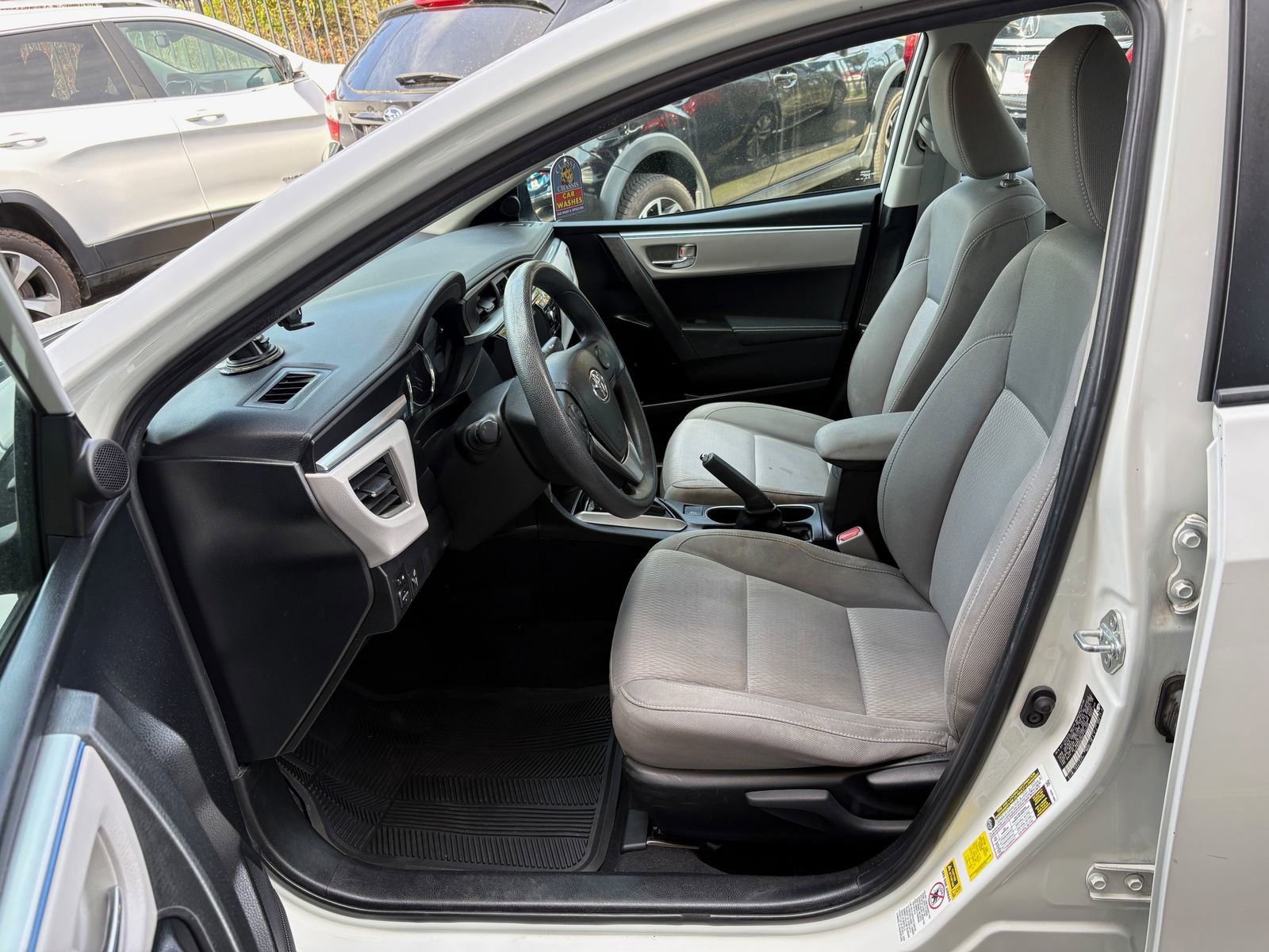 Used 2014 Toyota Corolla LE FWD image 9