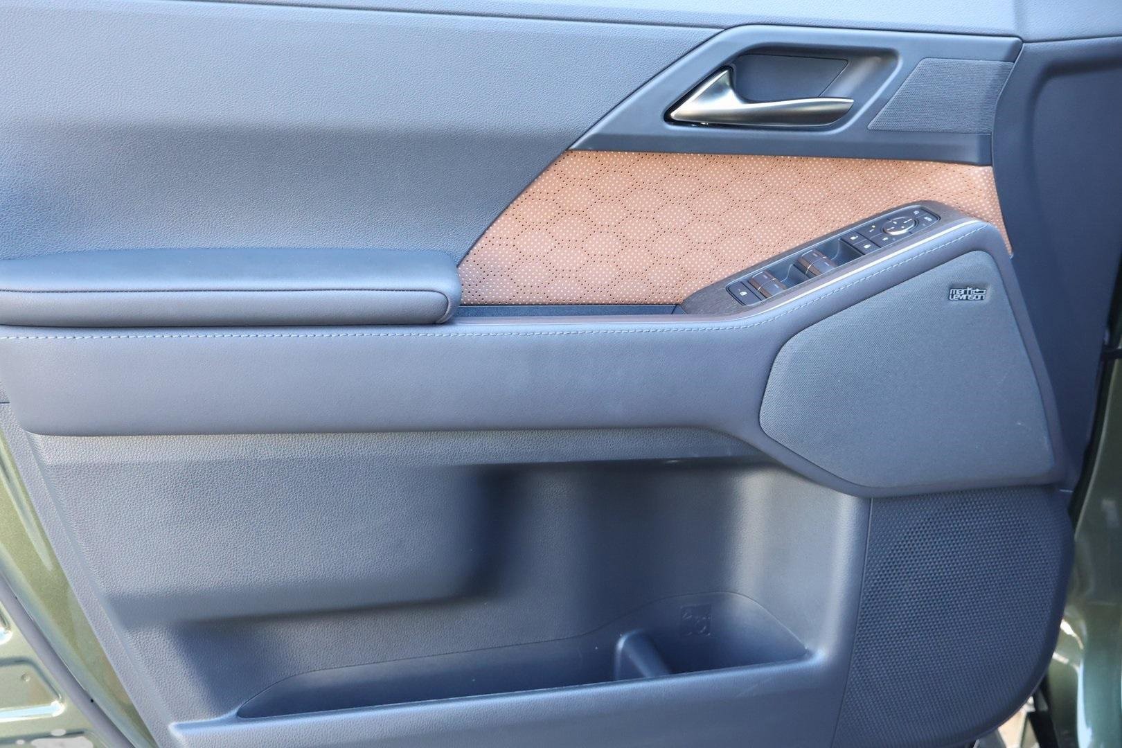 Used 2025 Lexus GX 550 image 10