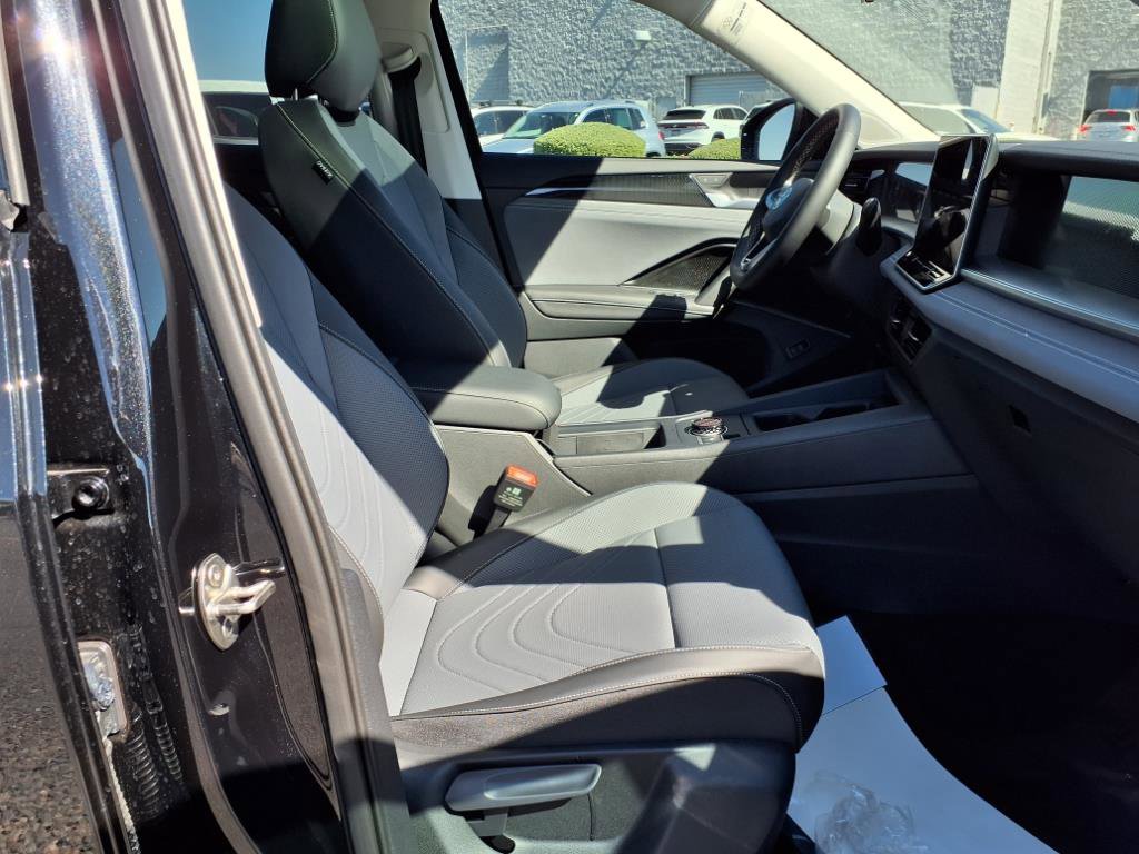 New 2025 Volkswagen Tiguan SE image 11