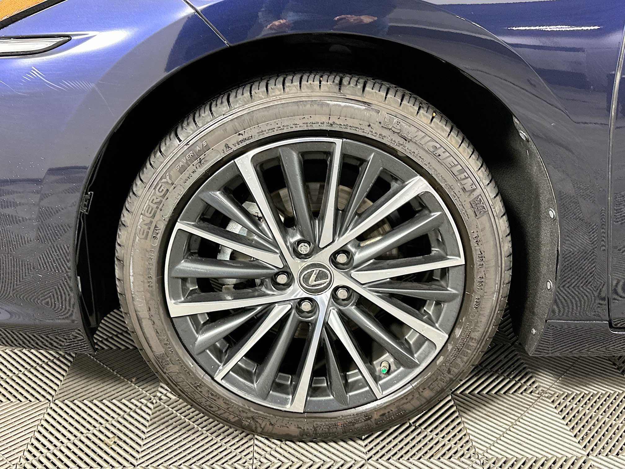 Used 2025 Lexus ES 300h w/ Premium Package image 35