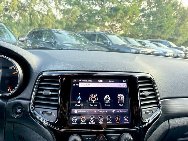 Used 2020 Jeep Grand Cherokee Altitude image 17