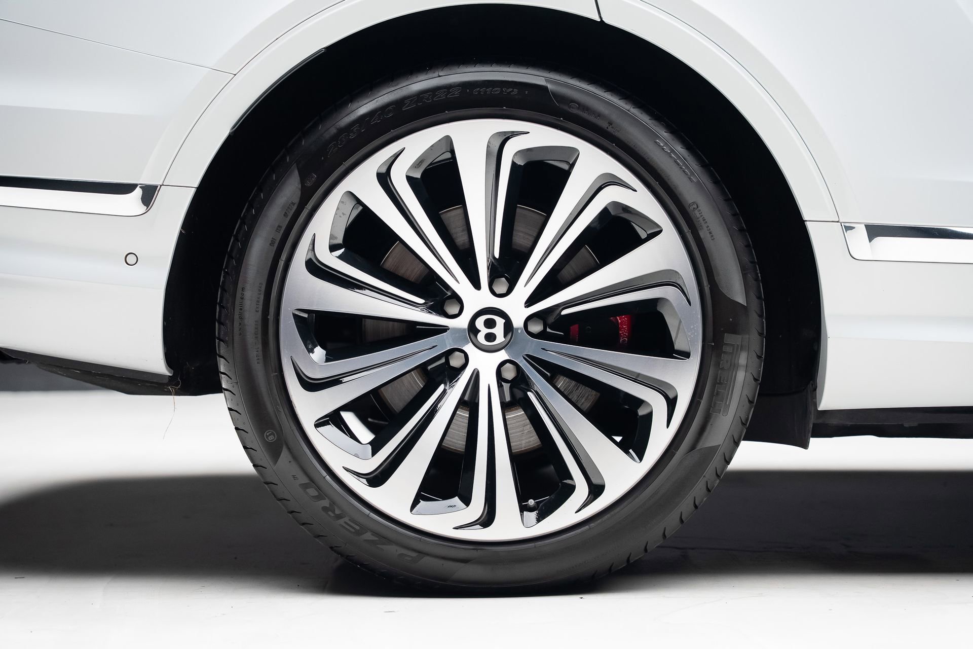 Used 2021 Bentley Bentayga AWD/4WD image 38