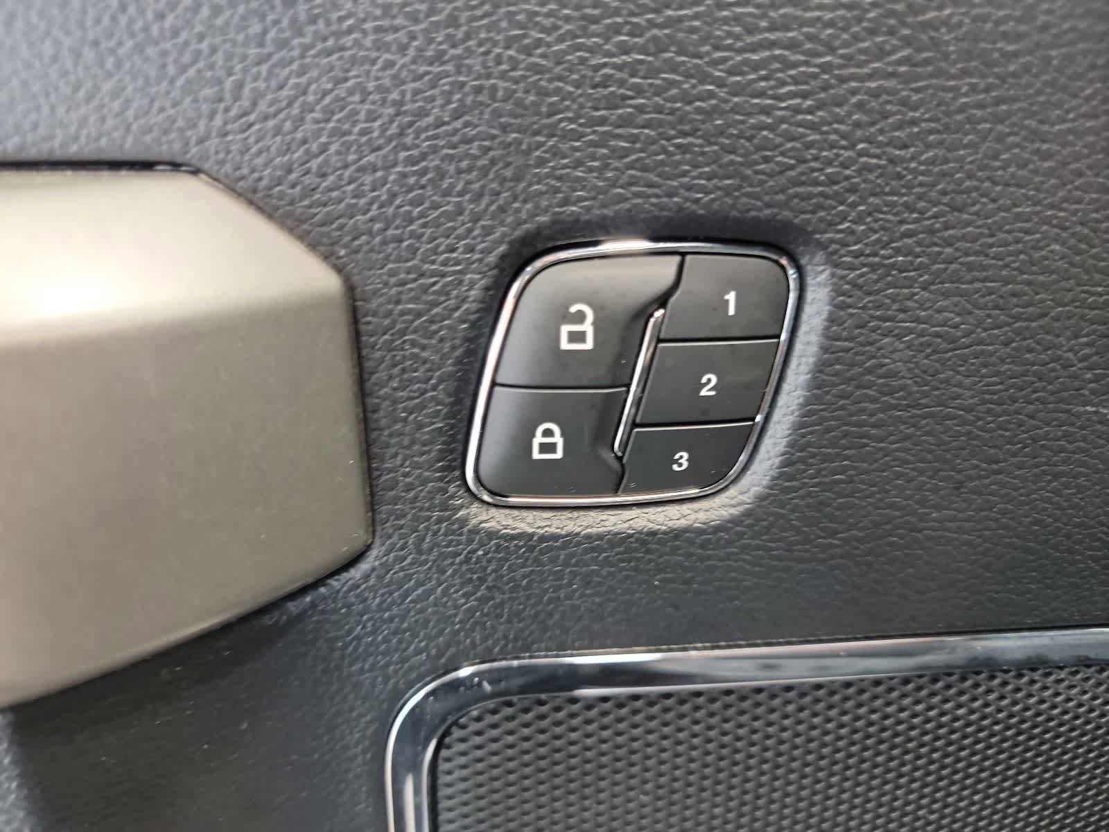 Used 2020 Ford F150 Lariat w/ Equipment Group 502A Luxury AWD/4WD image 17