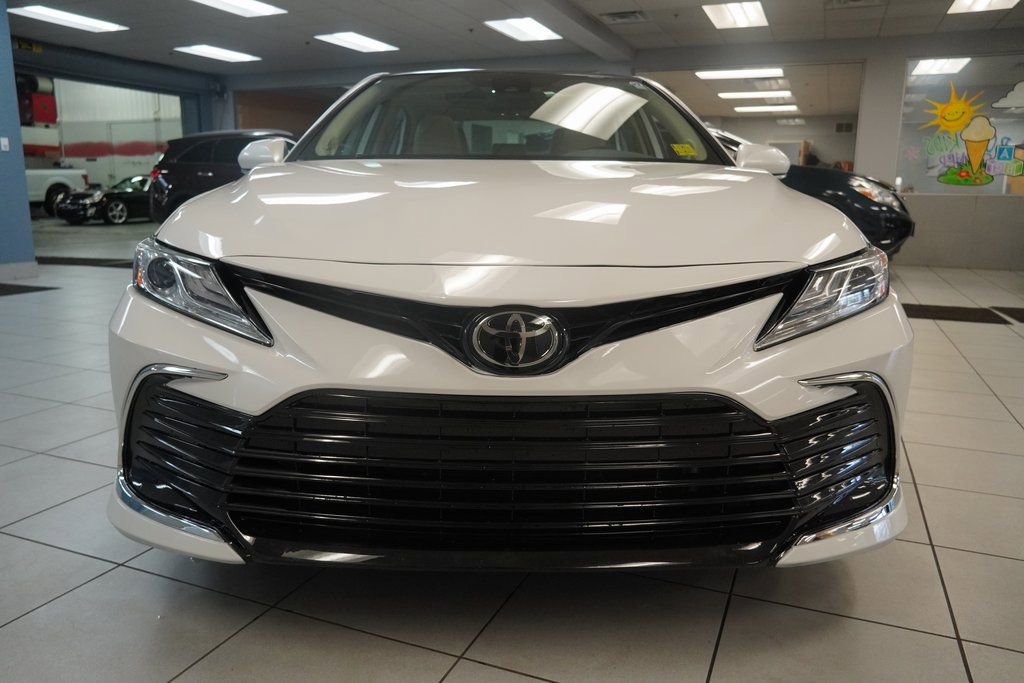 Used 2020 Toyota Camry XLE w/ Navigation Package image 13