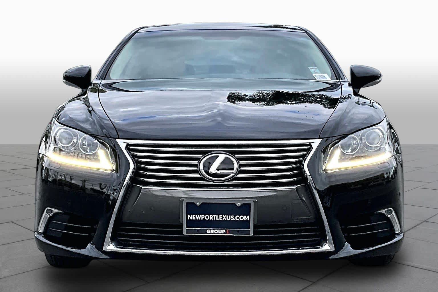 Used 2016 Lexus LS 460 w/ Comfort Package RWD image 3