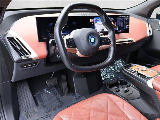 Used 2023 BMW iX xDrive50 w/ Sport Package AWD/4WD image 13