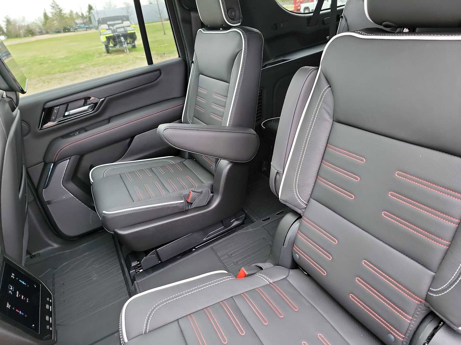 New 2026 GMC Yukon XL AT4 Ultimate AWD/4WD image 23