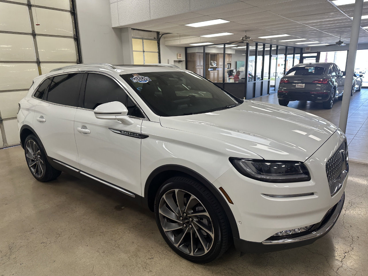 Used 2023 Lincoln Nautilus Reserve w/ Equipment Group 202A image 2