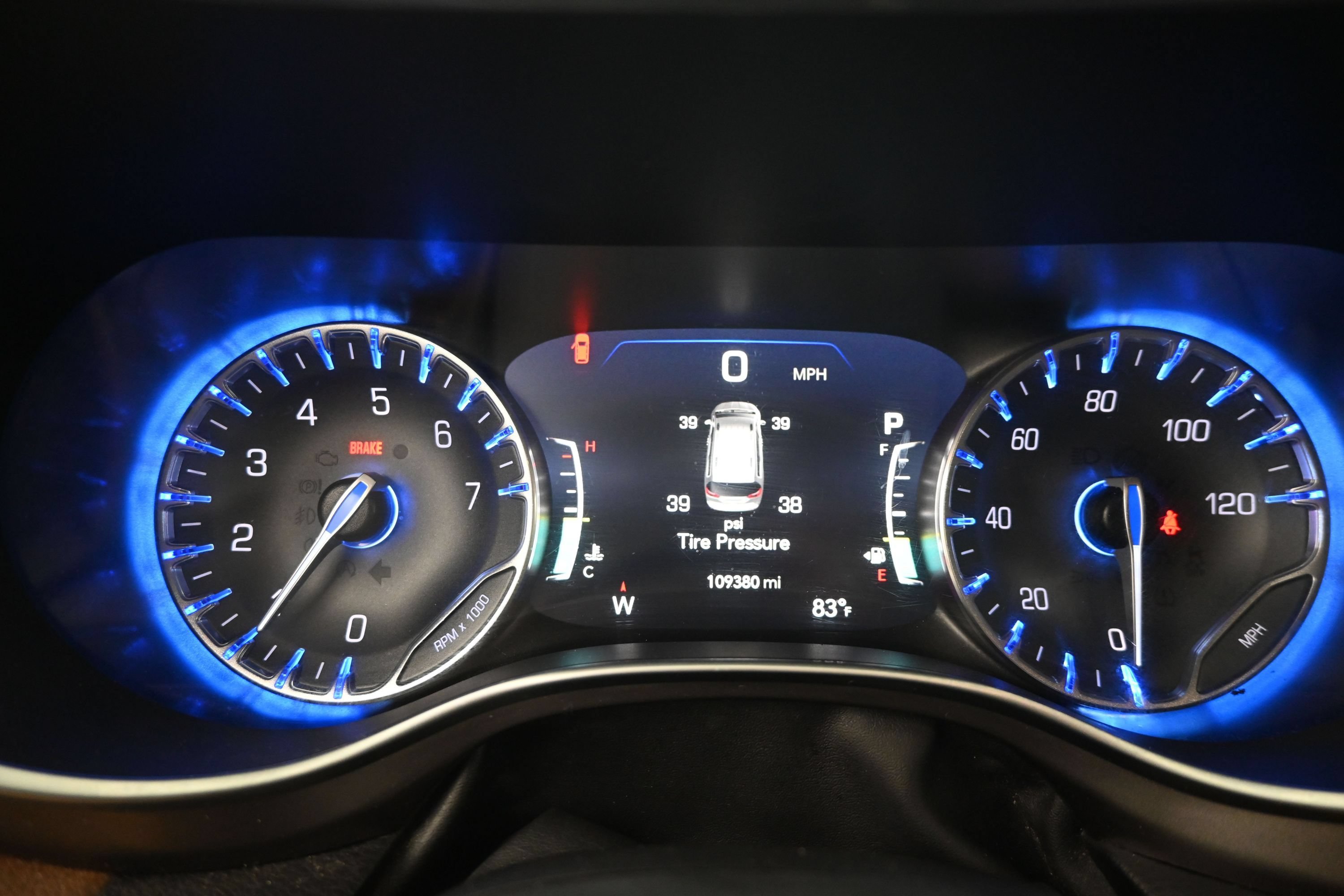 Used 2017 Chrysler Pacifica Limited FWD image 11