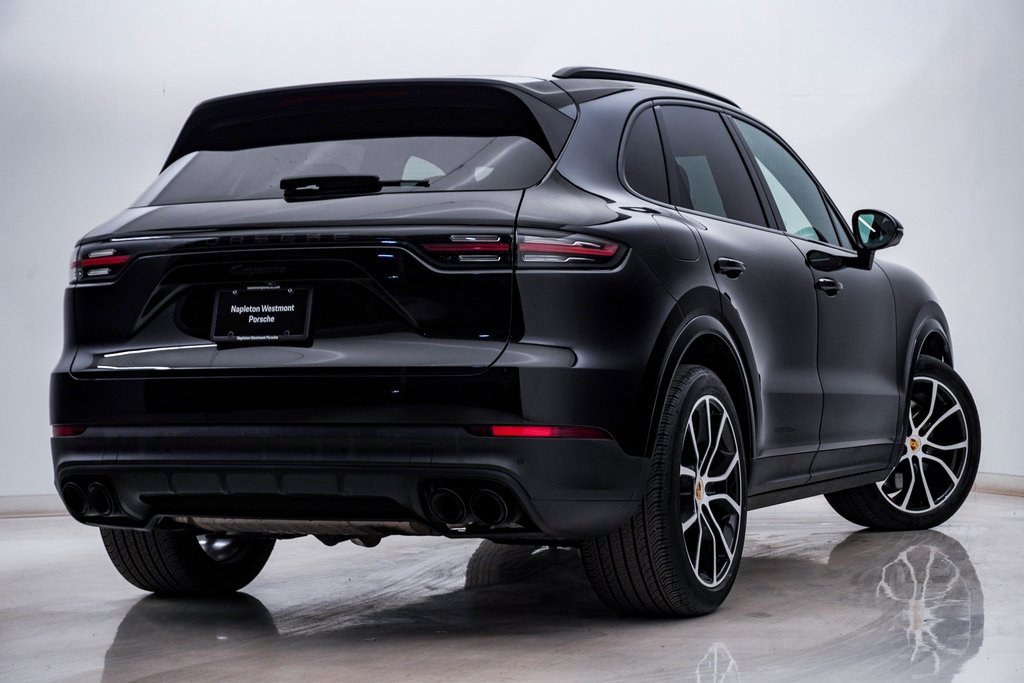 Certified 2023 Porsche Cayenne Platinum Edition image 12