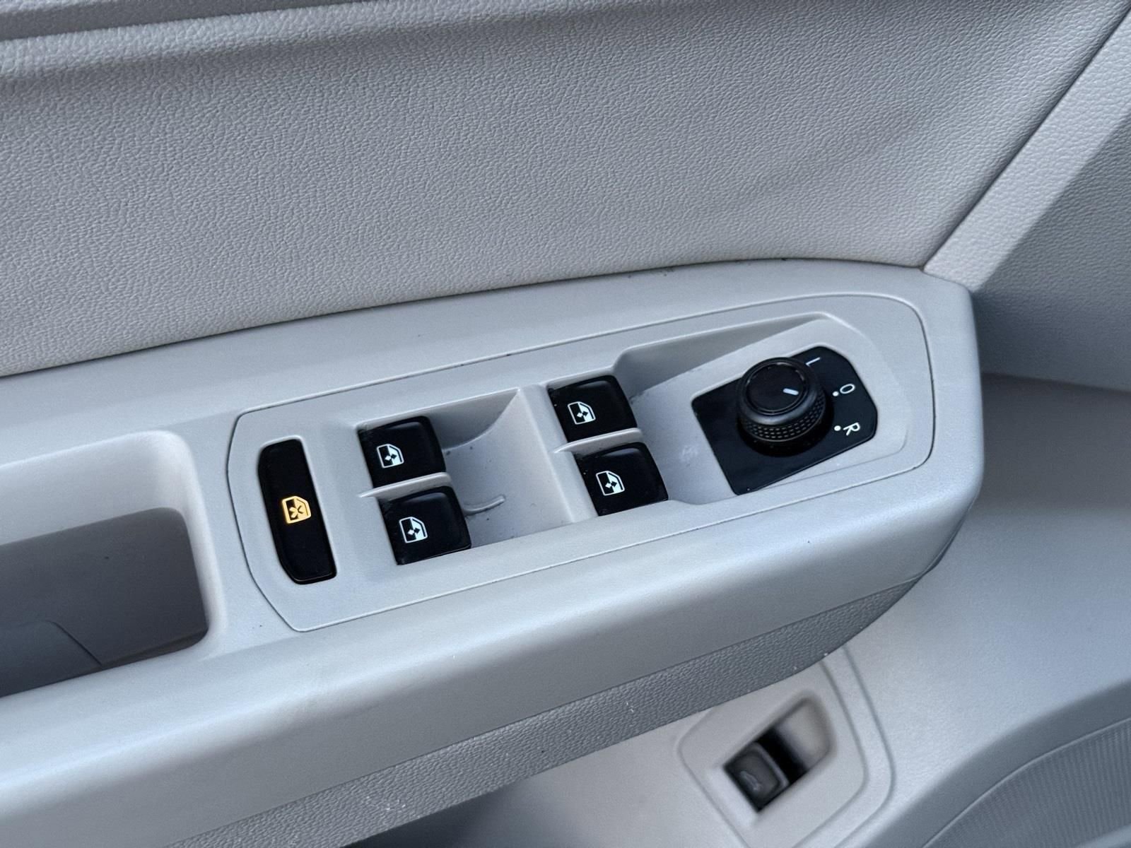 Used 2021 Volkswagen Atlas SE image 17