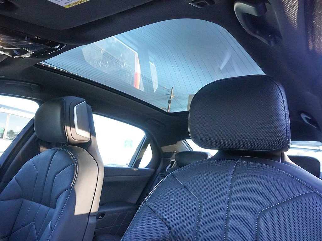 Used 2023 BMW 760i xDrive w/ Parking Assistance Package image 25