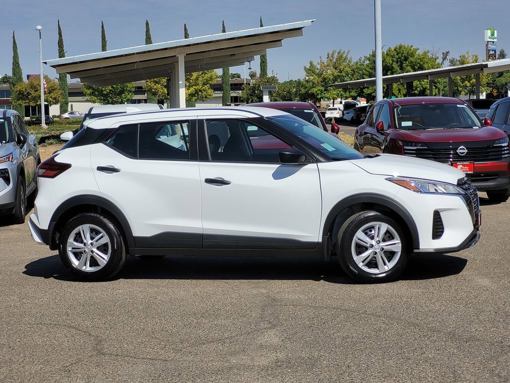 New 2025 Nissan Kicks Play S image 3