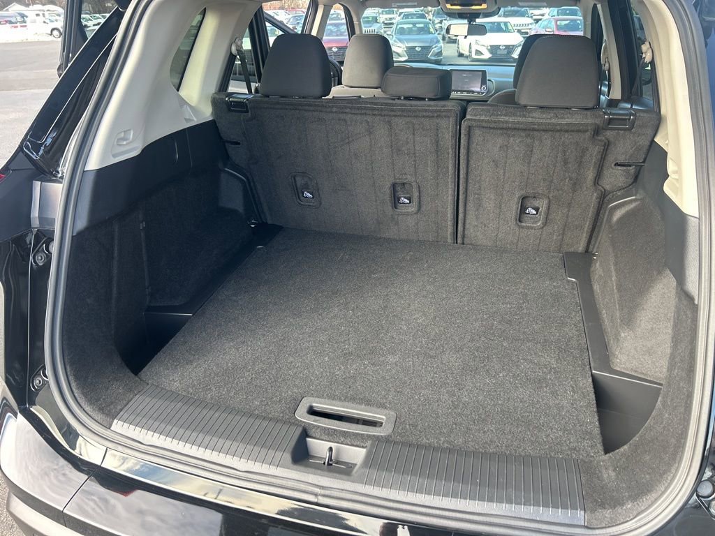 Used 2025 Nissan Rogue SV image 15