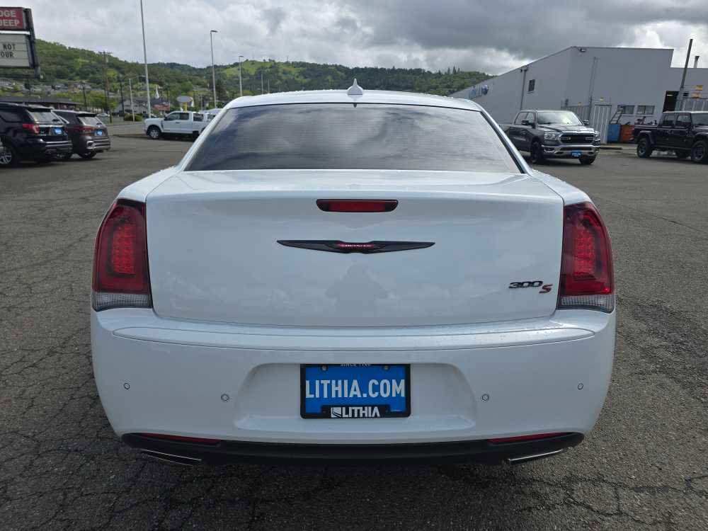 Used 2023 Chrysler 300 S w/ Comfort Group image 4