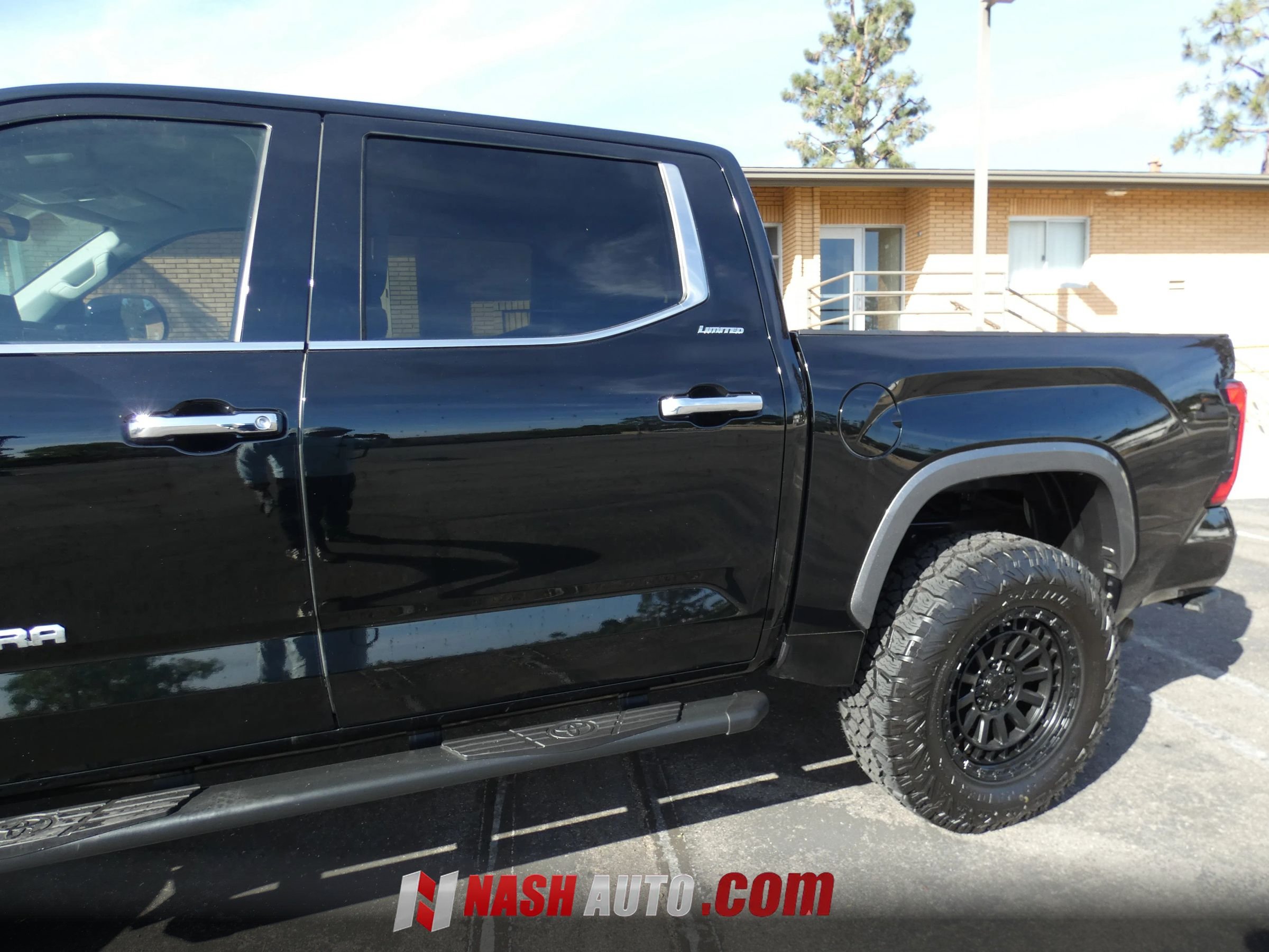 Used 2024 Toyota Tundra Limited w/ Power Package AWD/4WD image 14