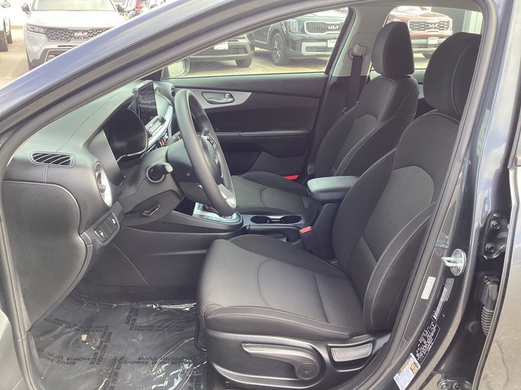 Used 2022 Kia Forte LXS FWD image 13