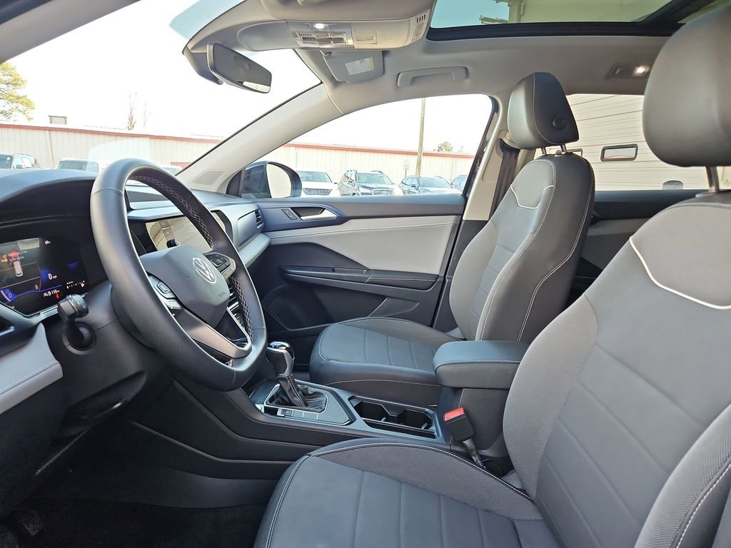 Used 2024 Volkswagen Taos SE image 24