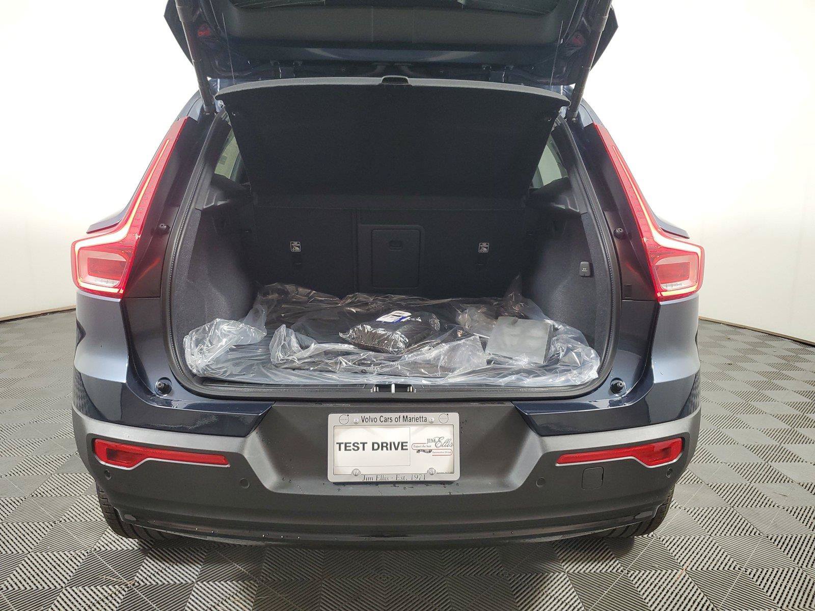 New 2026 Volvo XC40 B5 Plus w/ Protection Package Premier AWD/4WD image 9