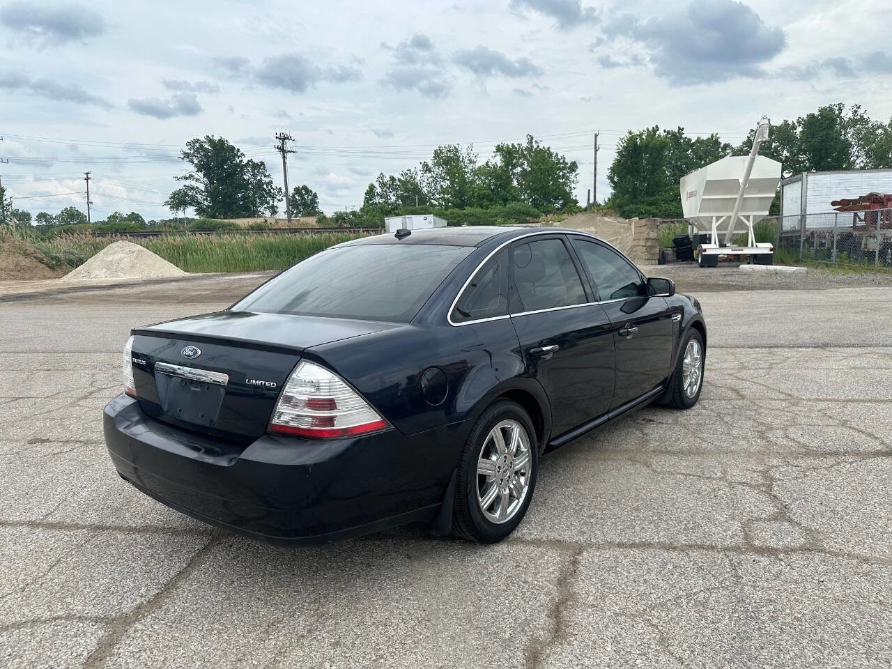 Used 2008 Ford Taurus Limited FWD image 6