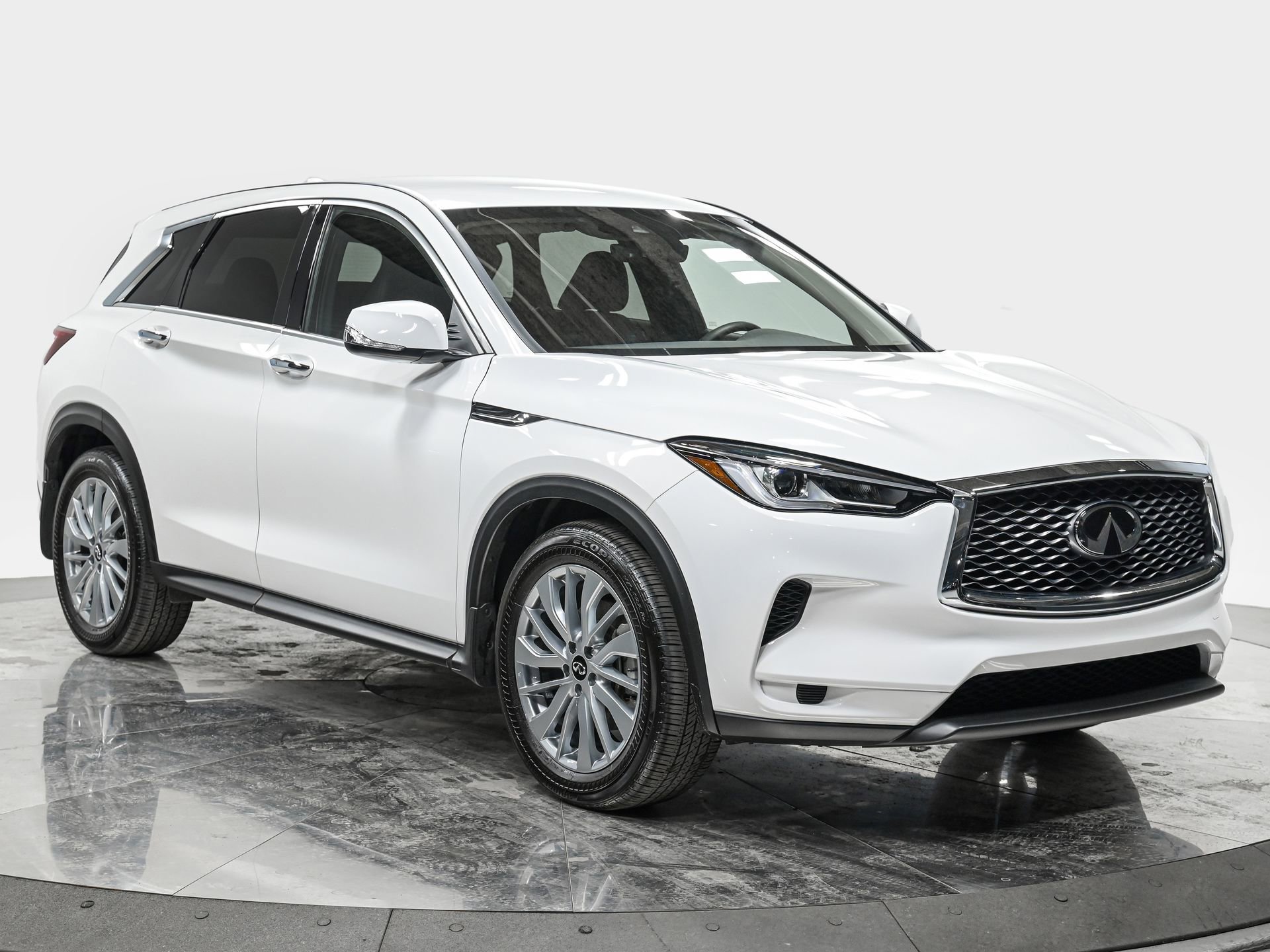 Used 2025 INFINITI QX50 Pure image 9