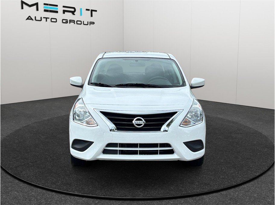 Used 2016 Nissan Versa SV FWD image 3