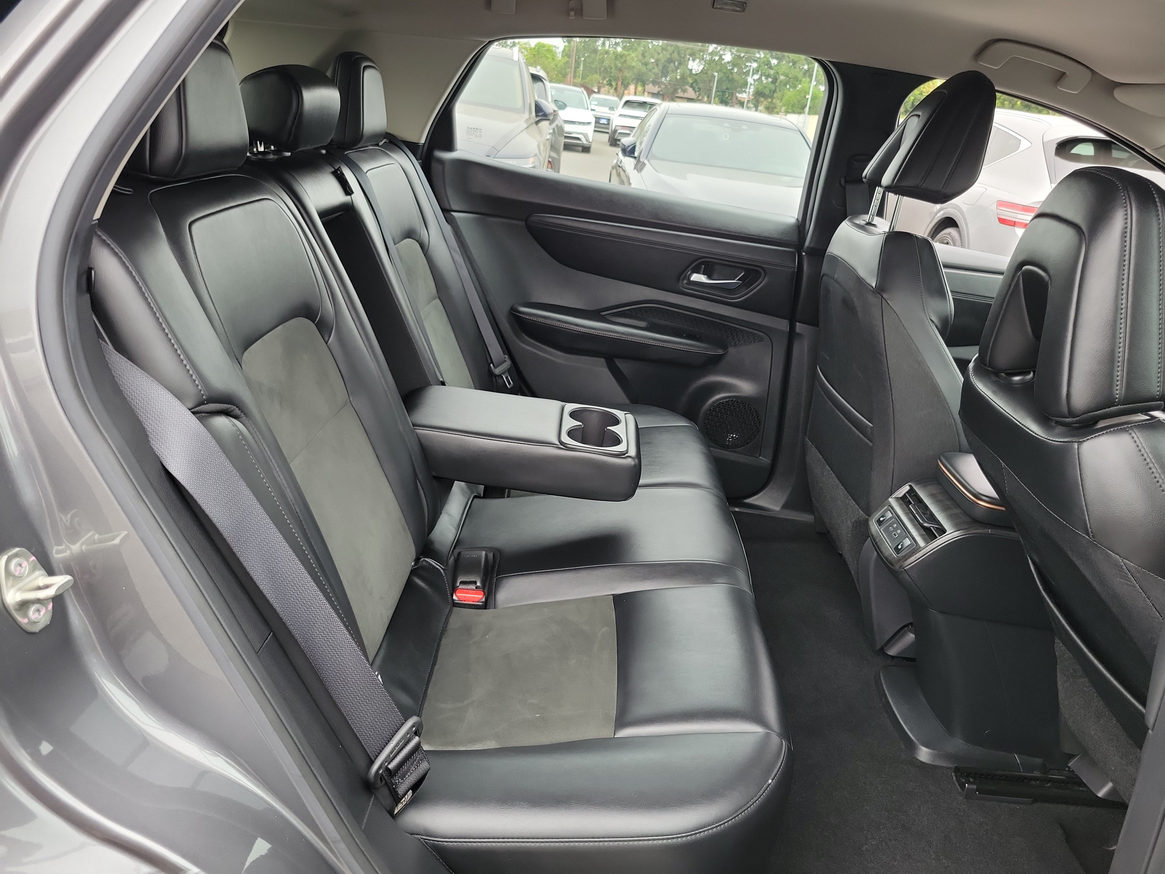 Used 2023 Nissan Ariya FWD image 23